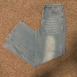 Women’s Lightwash high riser wide legged jeans